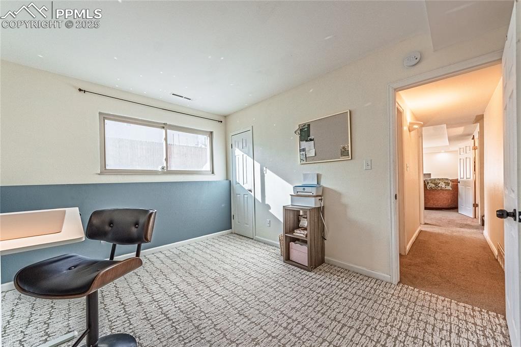 Image 32 of 48: Office