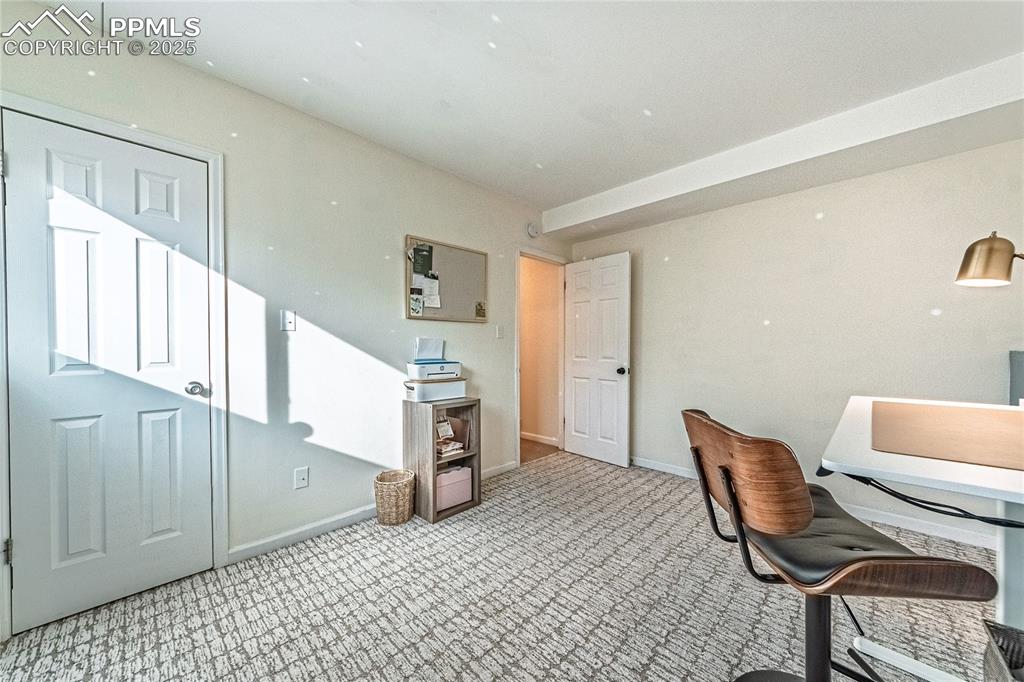 Image 33 of 48: Office