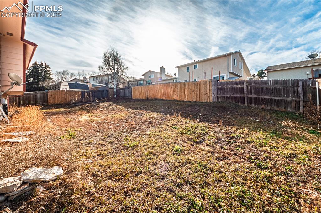 Image 47 of 48: Yard