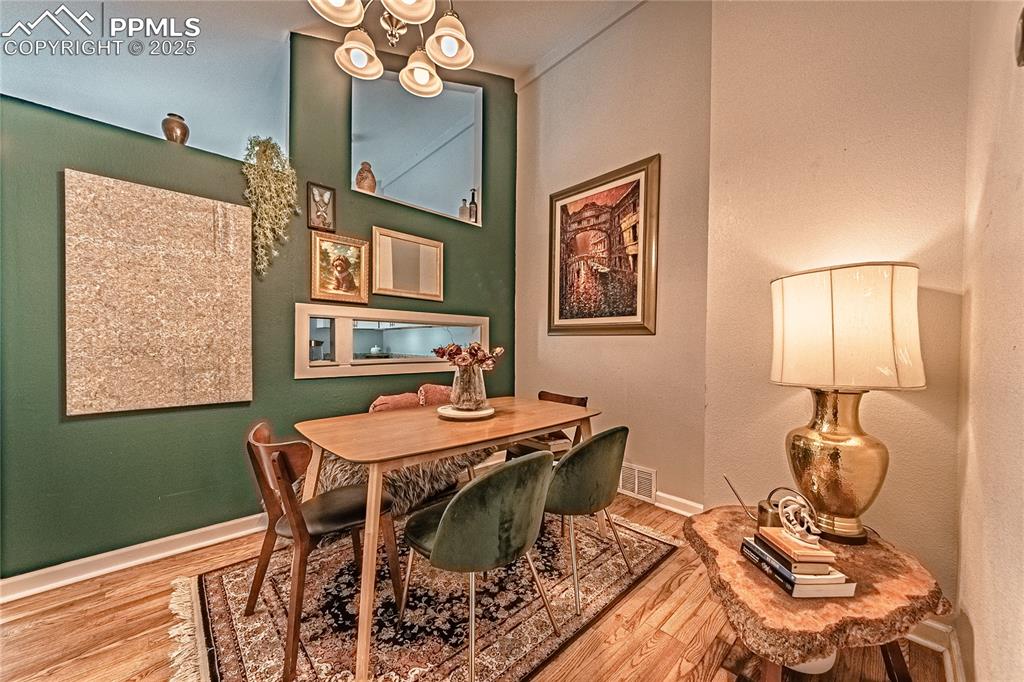 Image 9 of 48: Dining Area