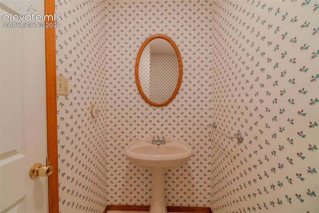 Image 13 of 49: Bathroom