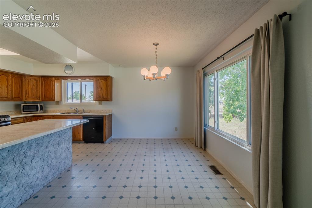 Image 6 of 49: Kitchen
