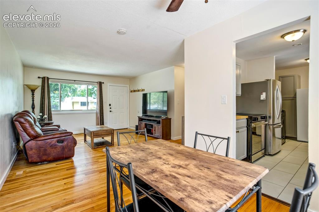 Image 11 of 39: Dining Area