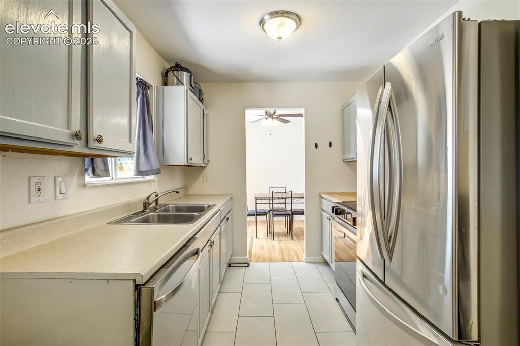 Image 14 of 39: Kitchen