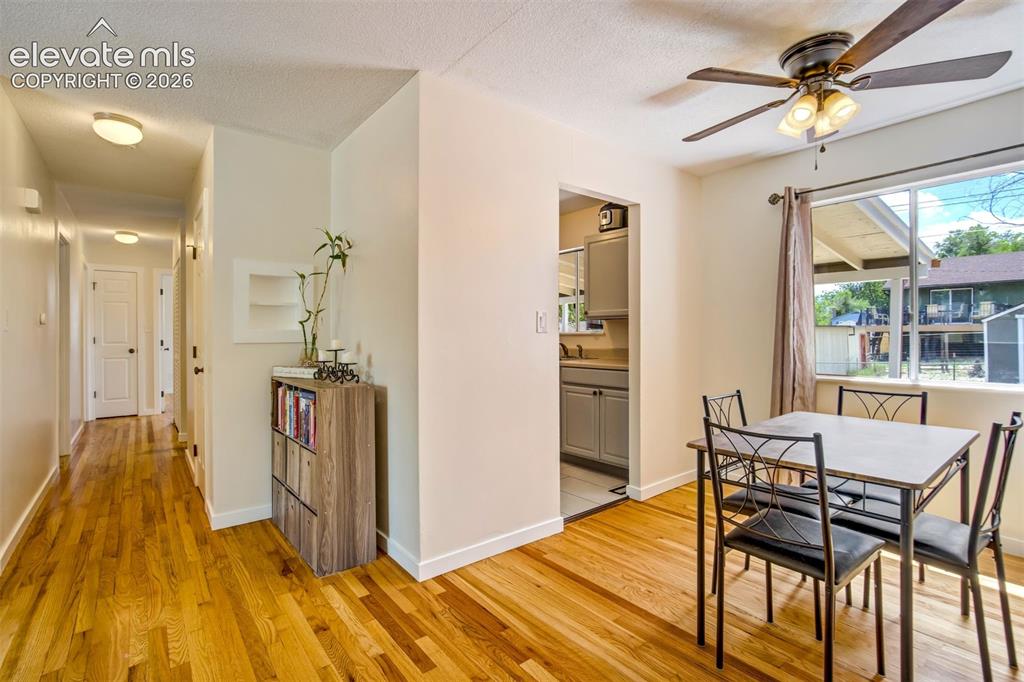 Image 9 of 39: Dining Area