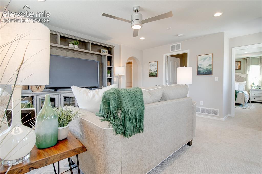 Image 19 of 42: Living Room