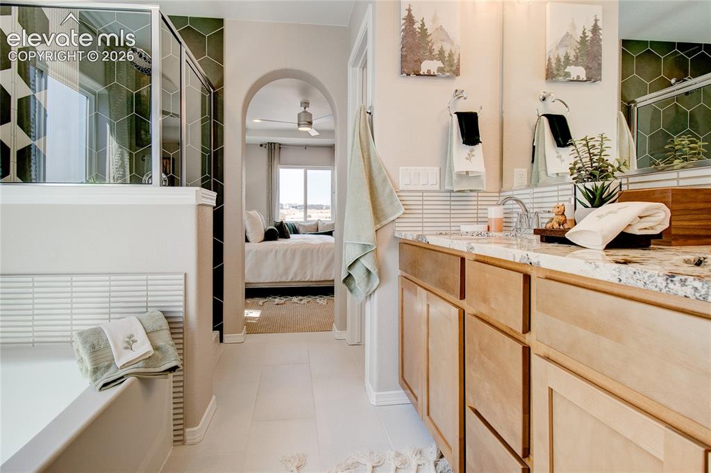 Image 35 of 42: Bathroom