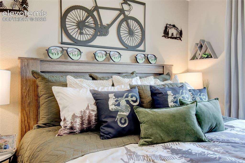 Image 41 of 42: Bedroom