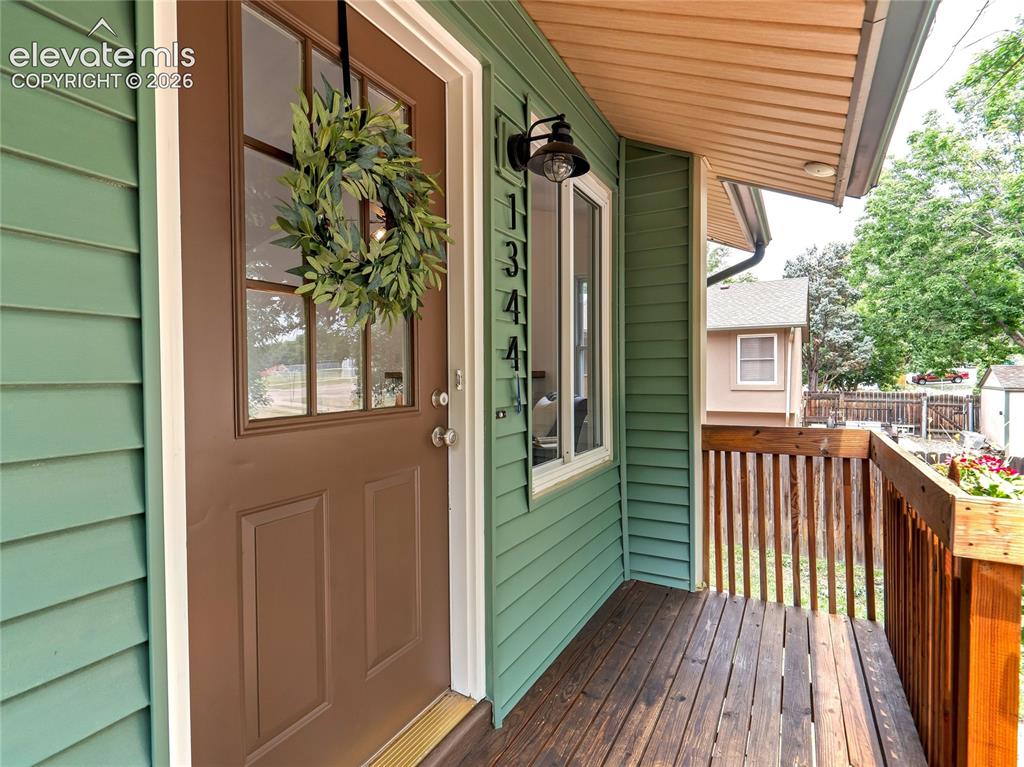 Image 1 of 33: Inviting and loaded with possibilities, this home is ready for move-in