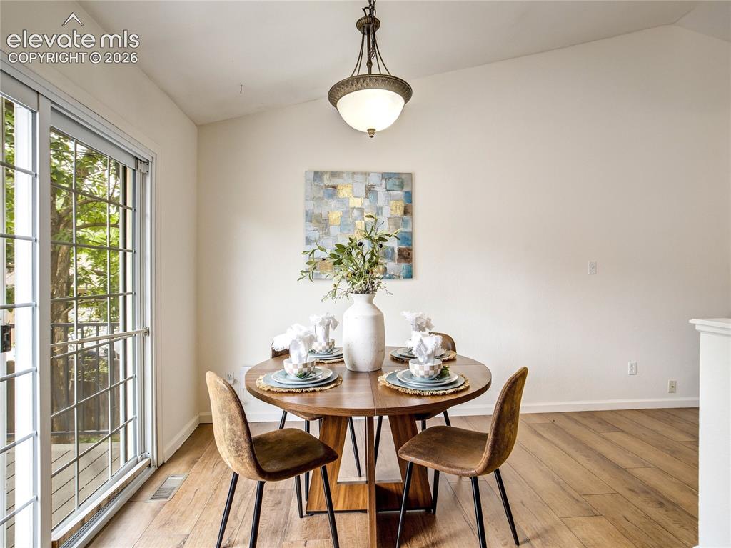 Image 13 of 33: Dining Area