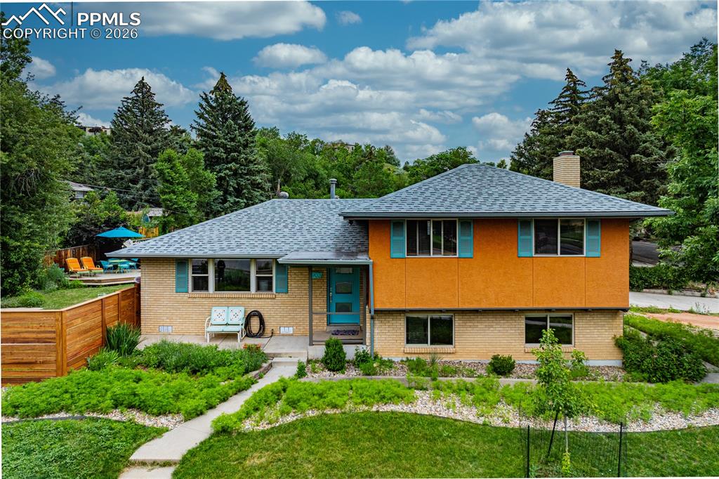 Image 1 of 36: Front of Structure