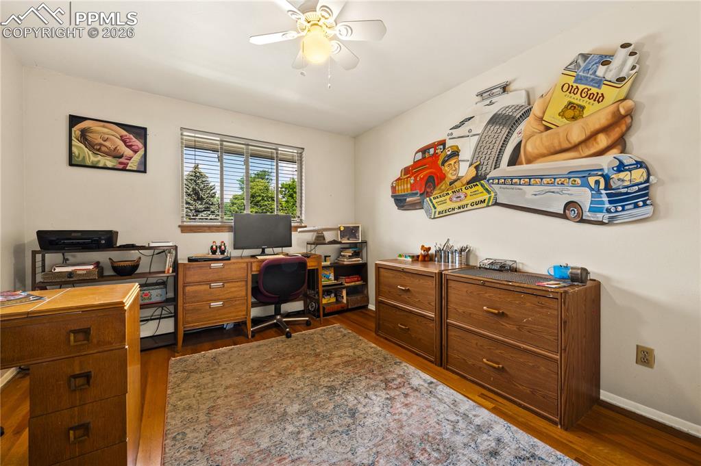 Image 13 of 36: Office