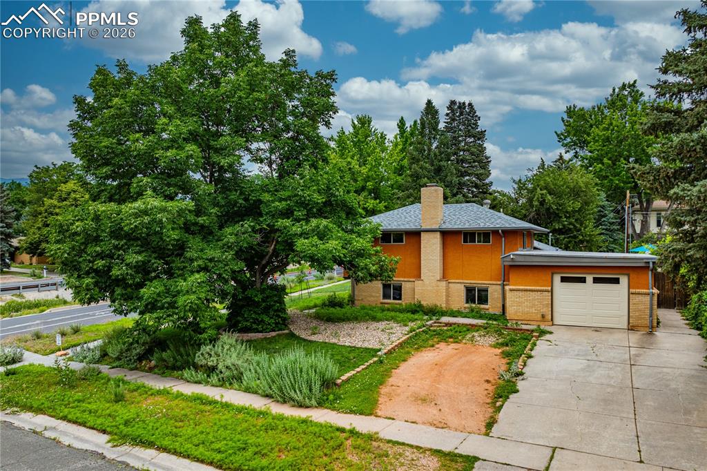 Image 18 of 36: Front of Structure