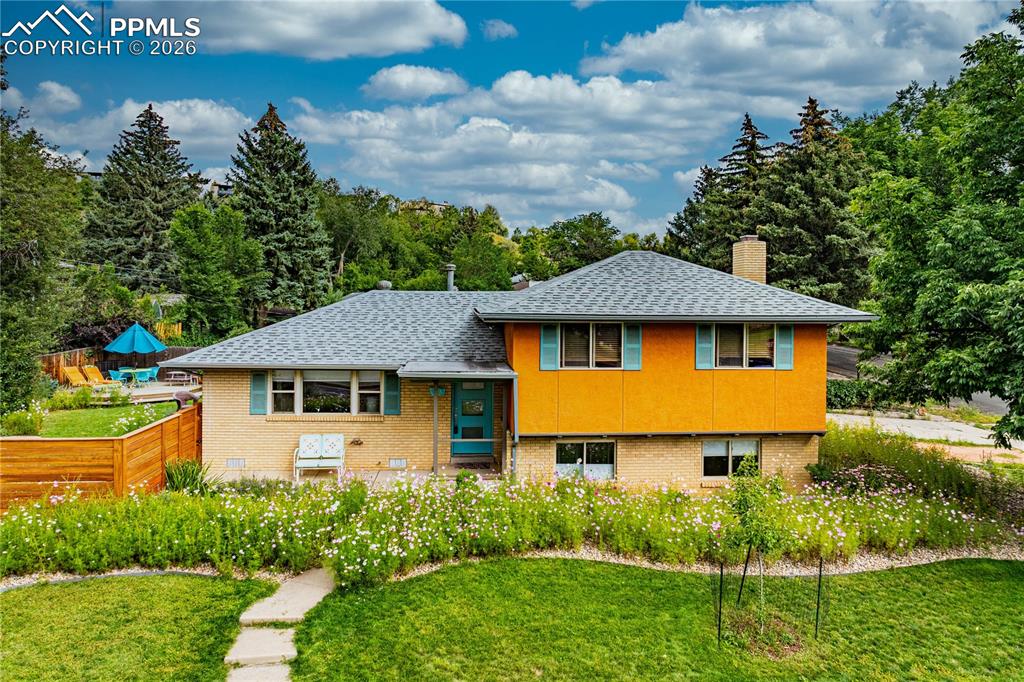 Image 20 of 36: Front of Structure