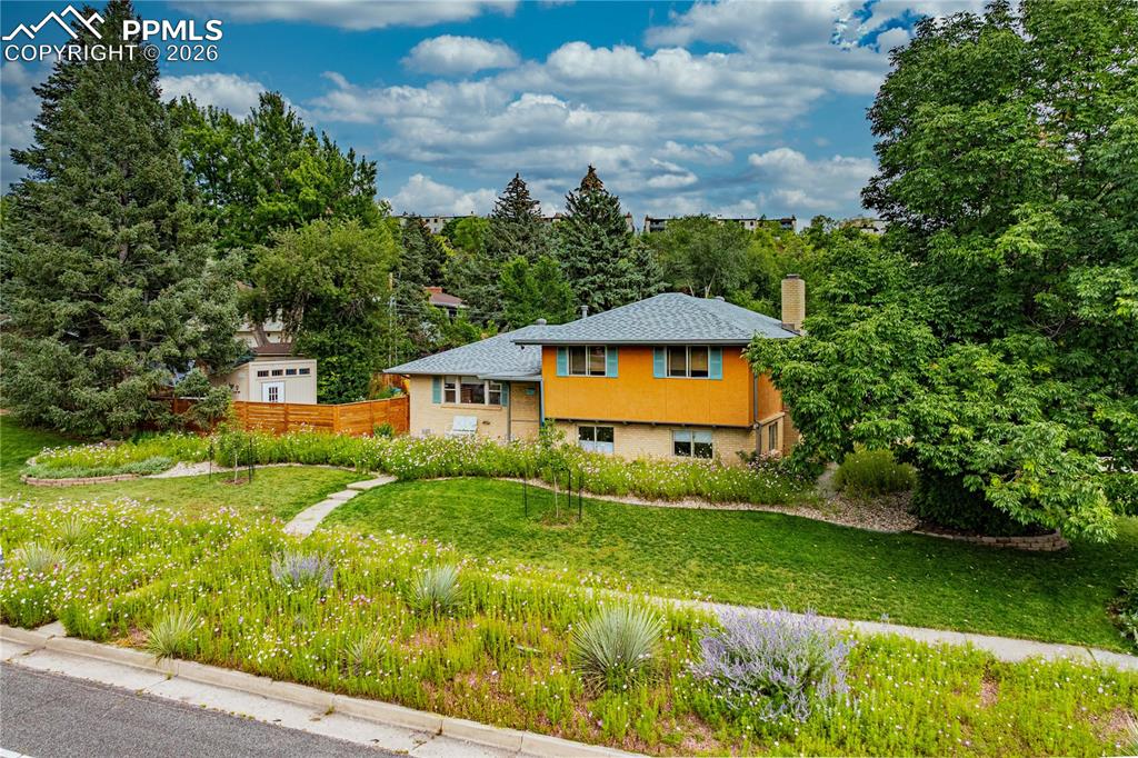 Image 21 of 36: Front of Structure