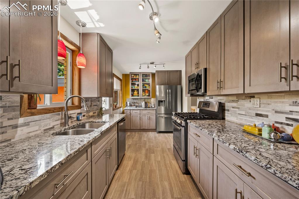 Image 4 of 36: Kitchen