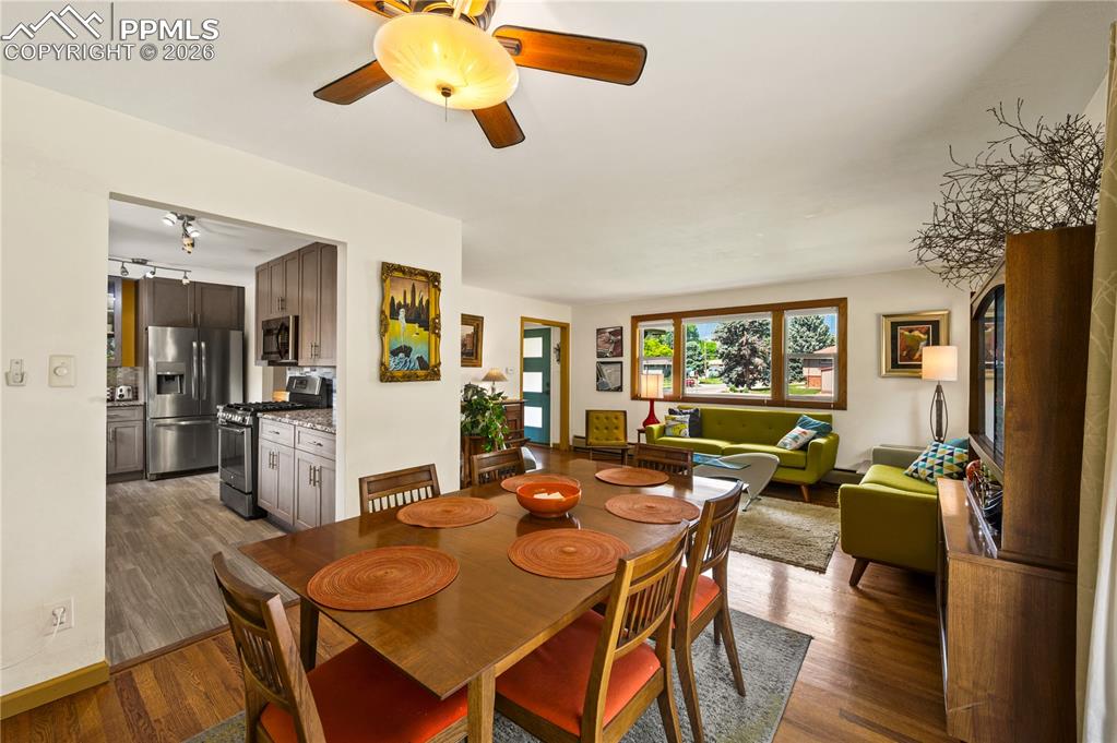 Image 6 of 36: Dining Area