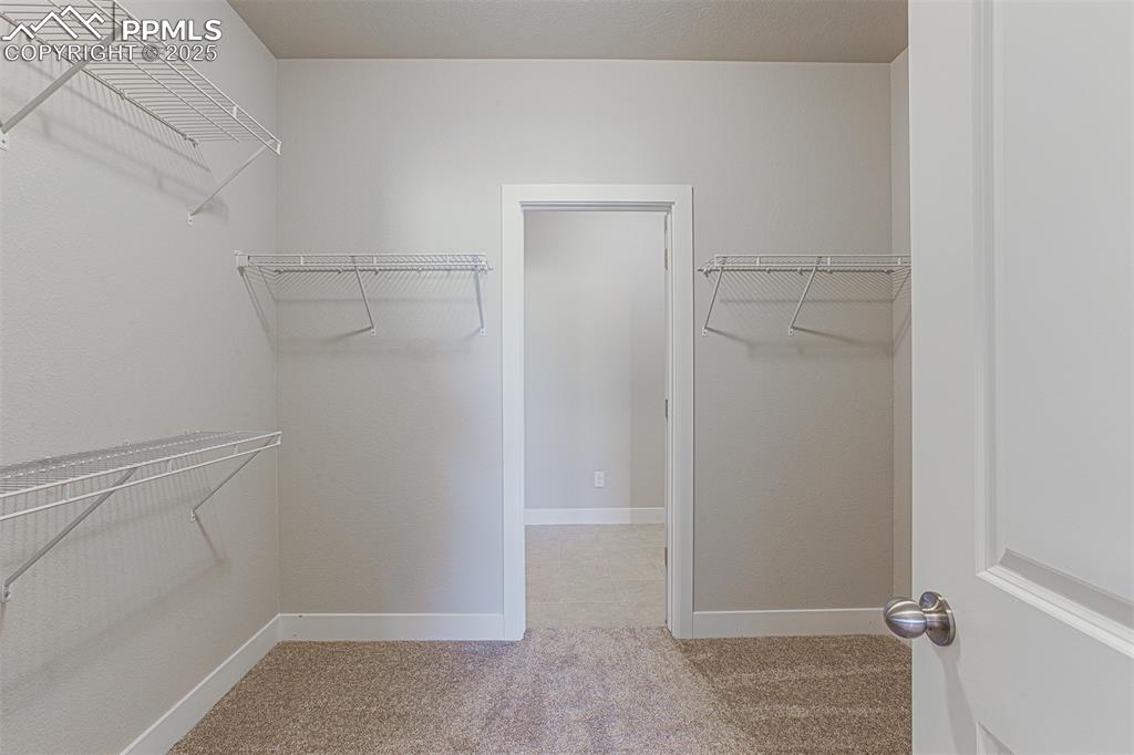 Image 18 of 23: Closet