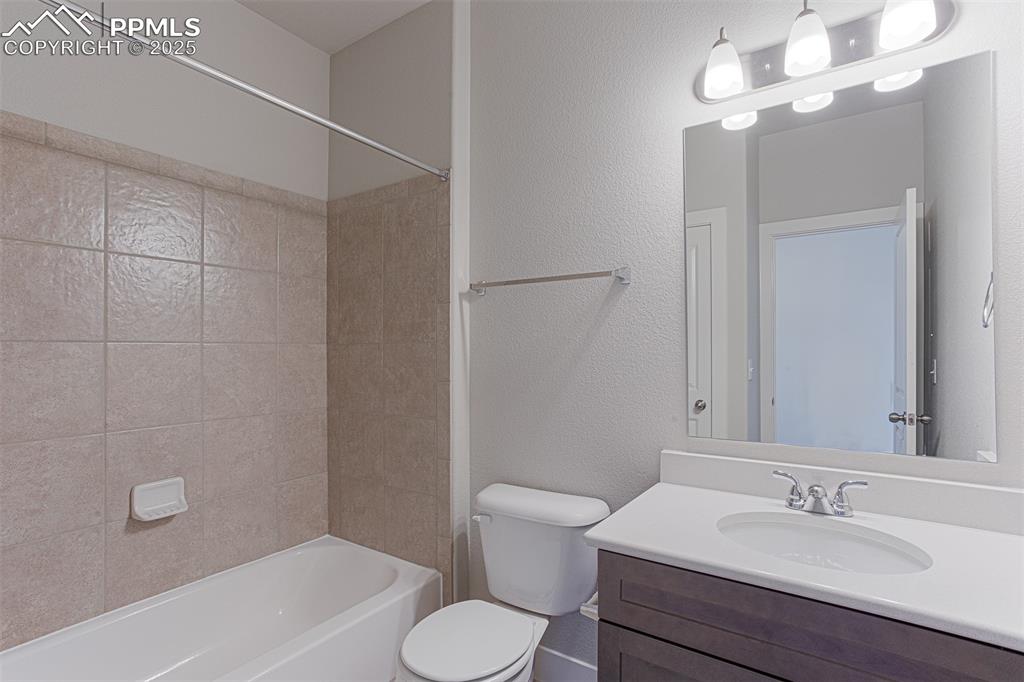 Image 3 of 23: Bathroom