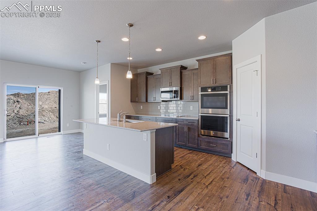 Image 6 of 23: Kitchen
