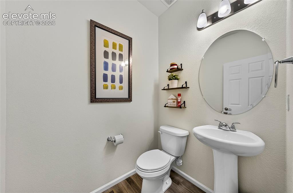 Image 25 of 41: Bathroom