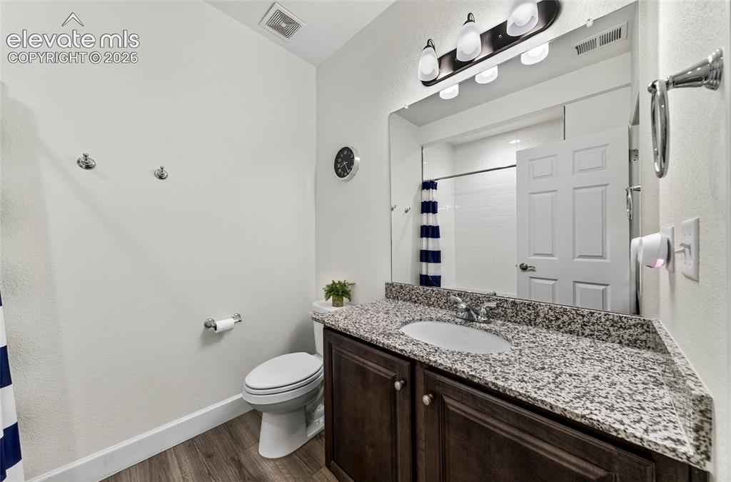Image 33 of 41: Bathroom