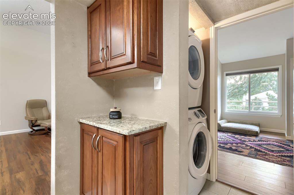 Image 11 of 27: coffee bar & laundry 