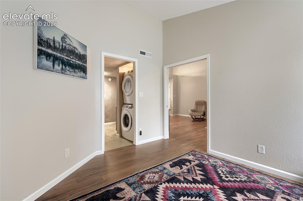 Image 18 of 27: Spare bedroom or office
