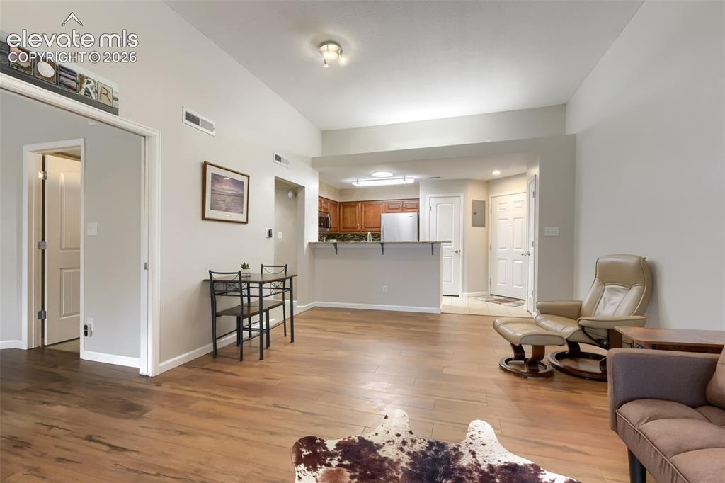 Image 4 of 27: Living Room