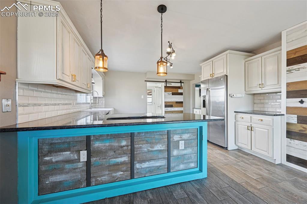 Image 15 of 46: Kitchen