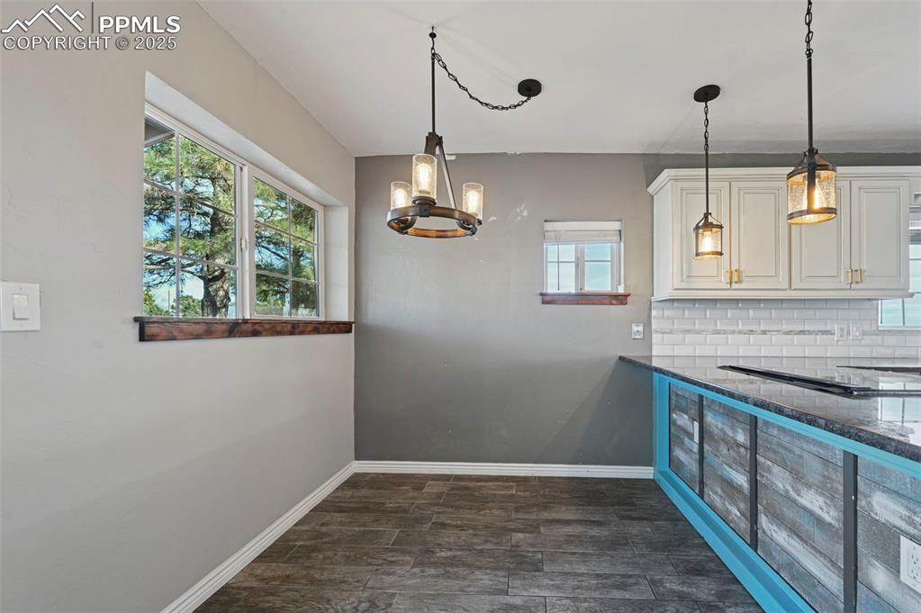 Image 16 of 46: Kitchen