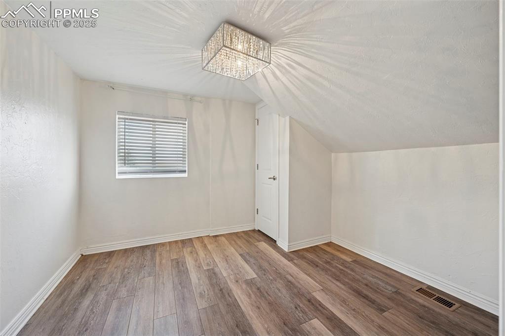 Image 19 of 46: Bedroom