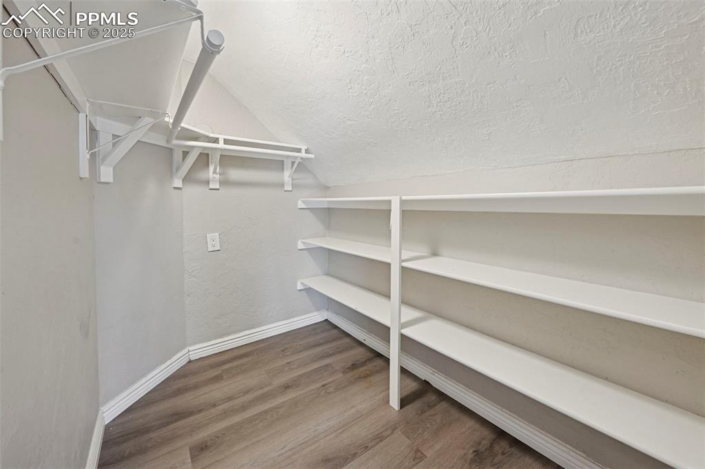 Image 21 of 46: Closet