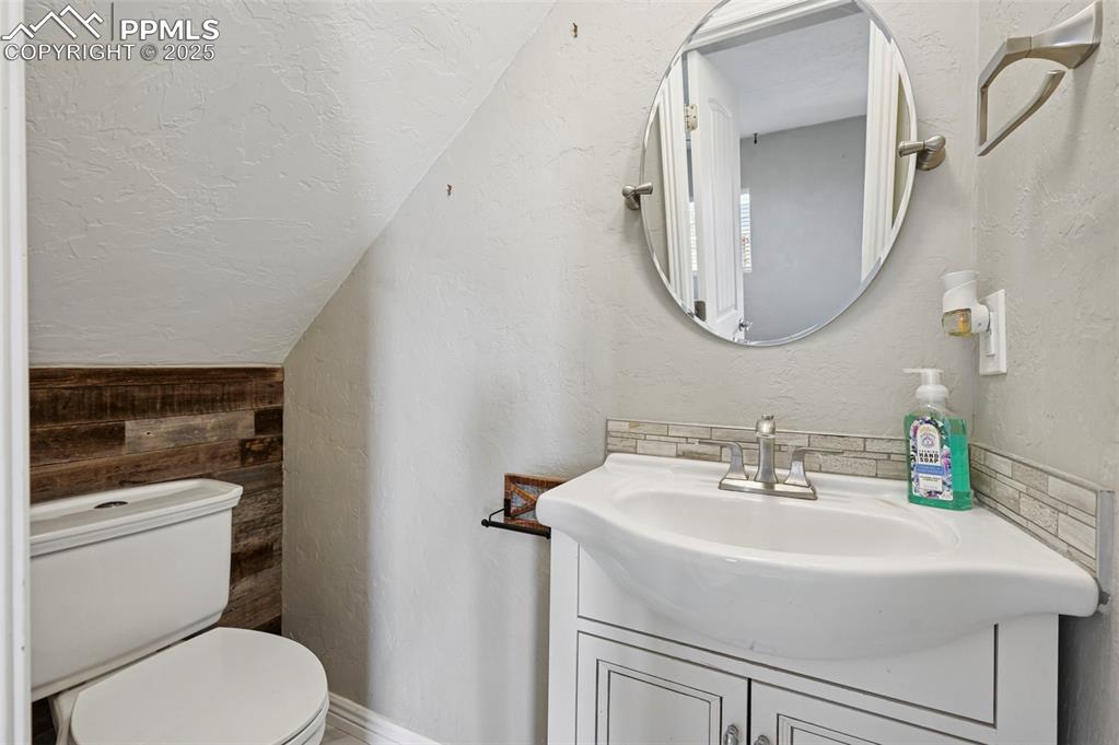 Image 28 of 46: Bathroom