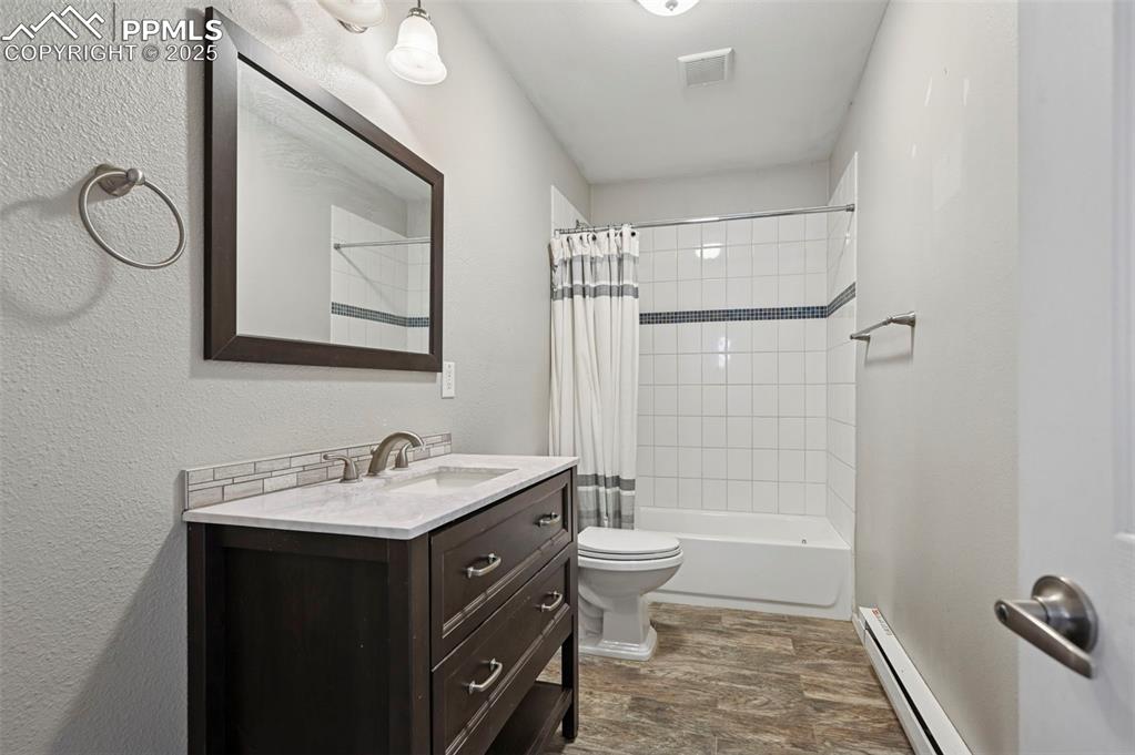 Image 34 of 46: Bathroom