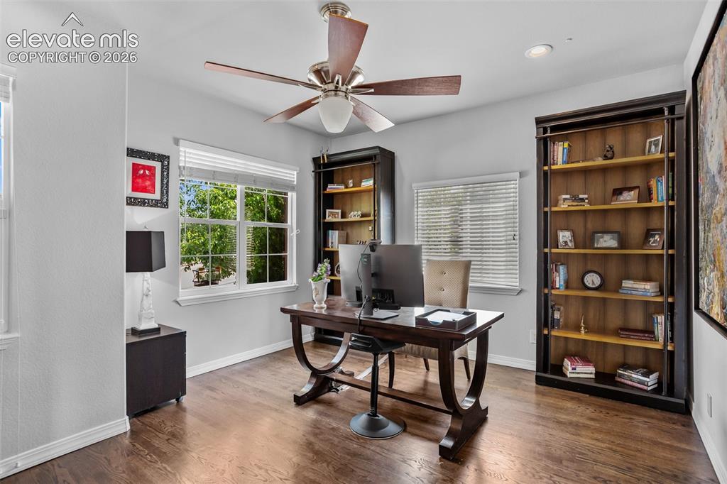 Image 14 of 41: Office