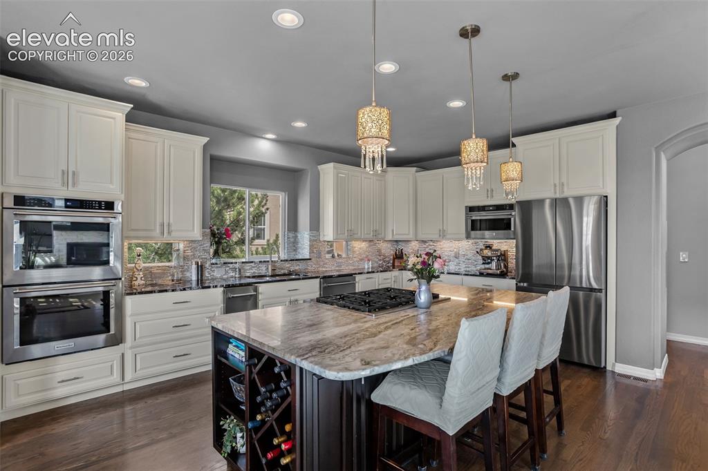 Image 8 of 41: Kitchen