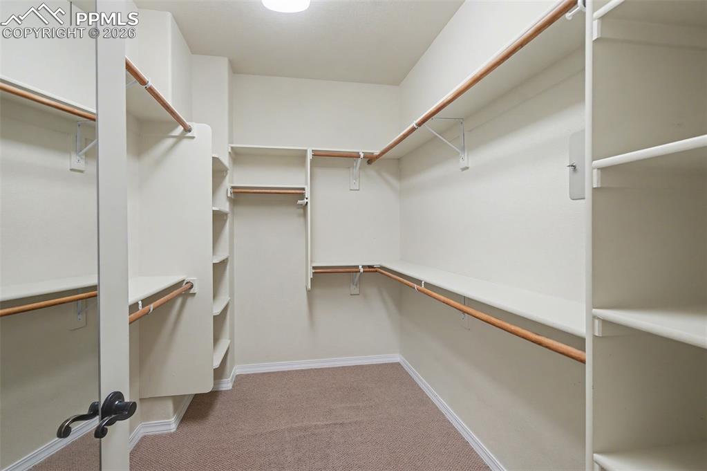 Image 19 of 48: Closet