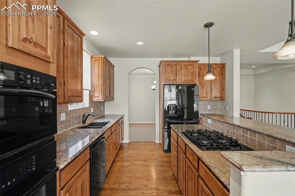 Image 7 of 48: Kitchen