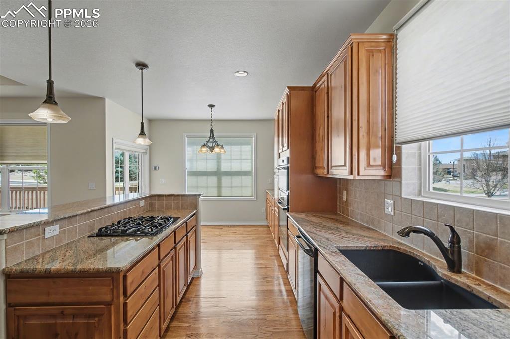 Image 8 of 48: Kitchen