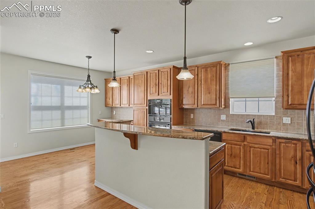 Image 9 of 48: Kitchen