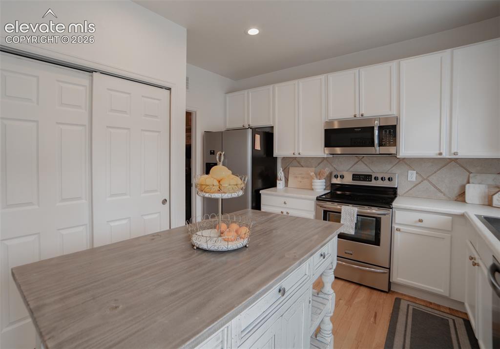 Image 6 of 42: Kitchen