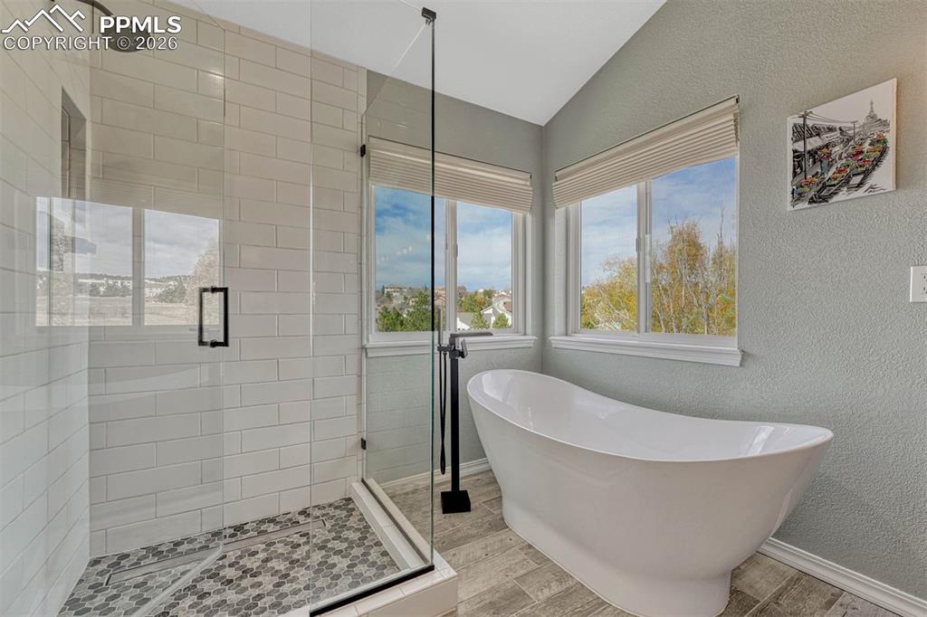 Image 20 of 41: Bathroom