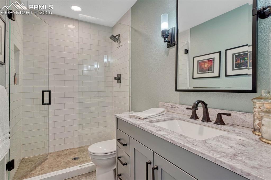 Image 22 of 41: Bathroom