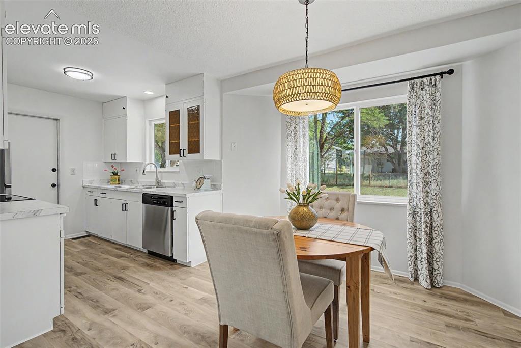 Image 15 of 37: Dining Area