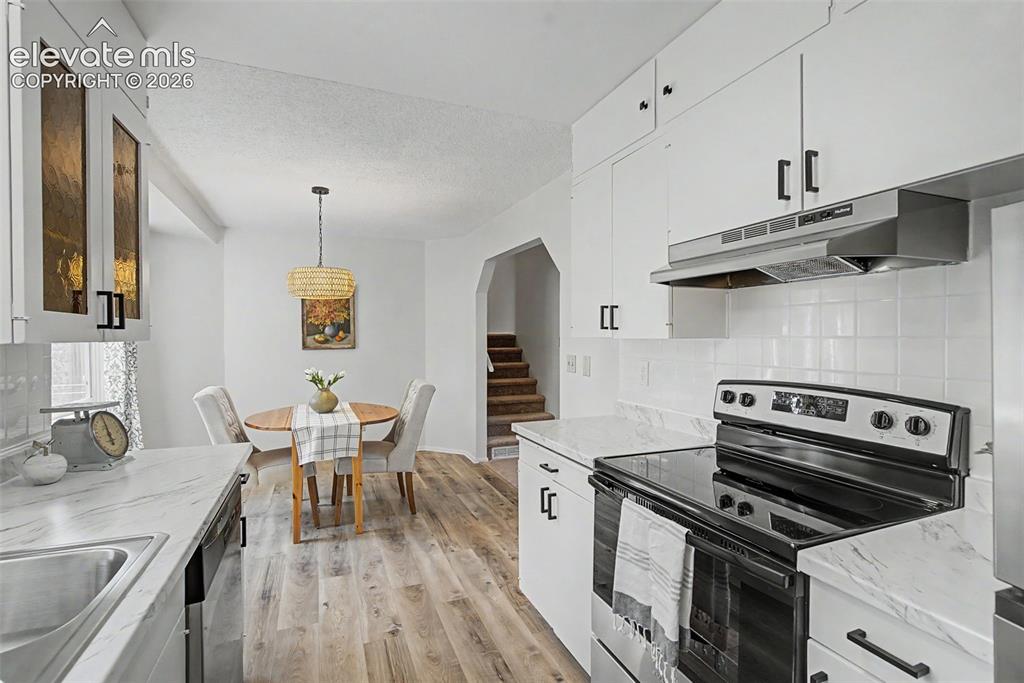 Image 9 of 37: Kitchen