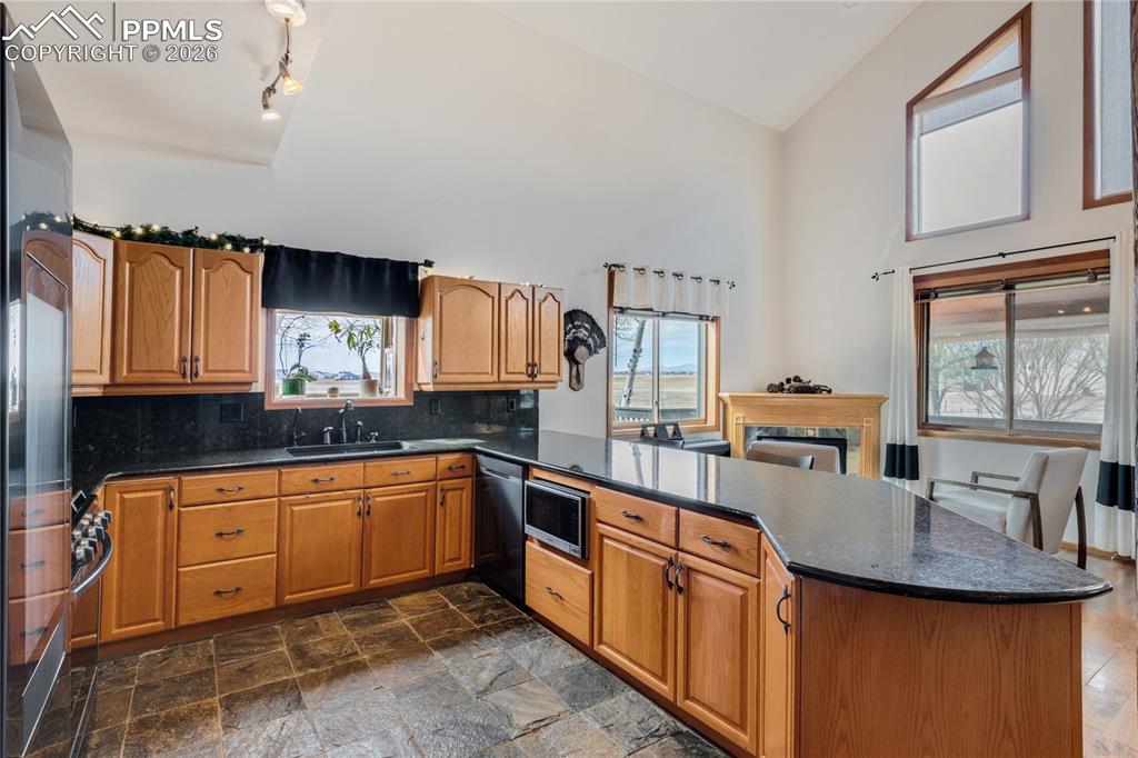 Image 10 of 46: Kitchen