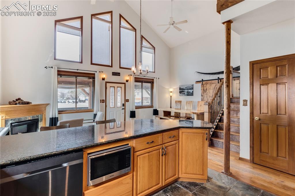 Image 11 of 46: Kitchen