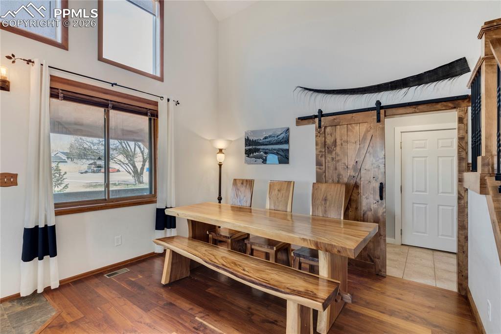 Image 12 of 46: Dining Area