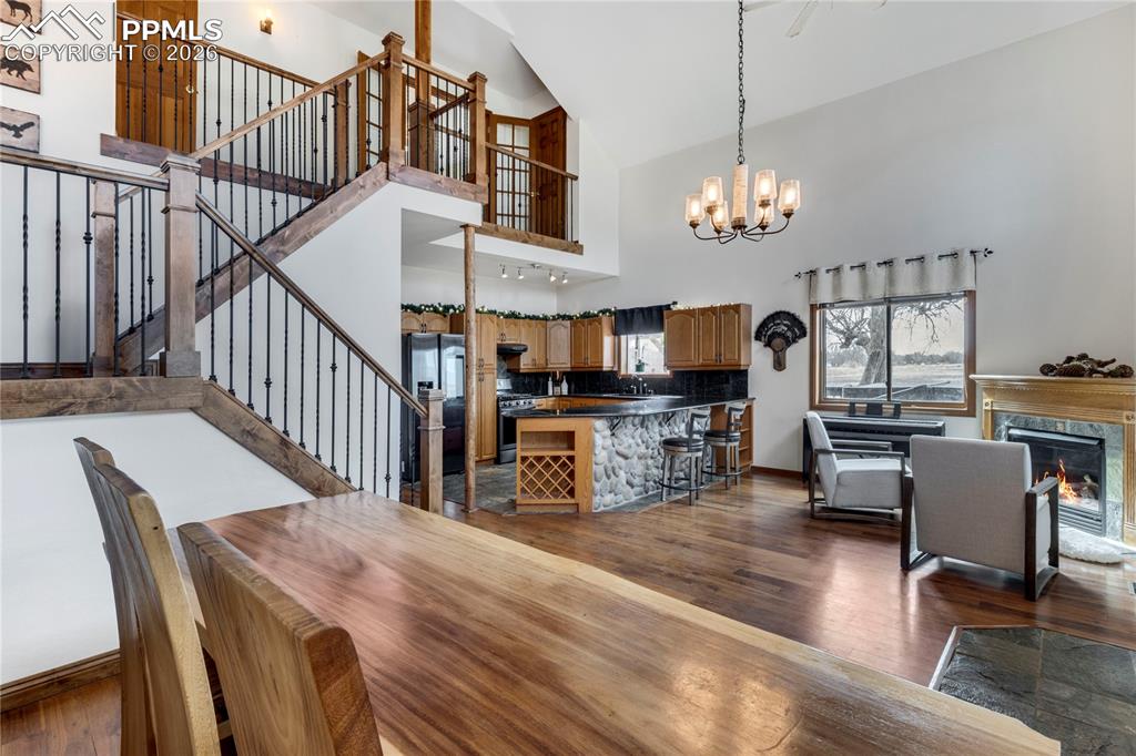 Image 13 of 46: Dining Area